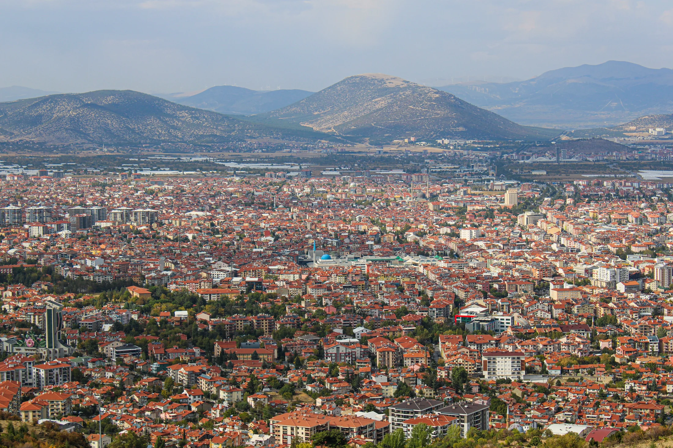 Isparta şehir merkezinin yüksekten görünümü